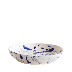 Creatieve kom: ronde kom met blauwe verfstreken